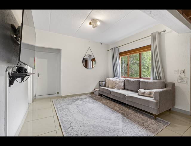 2 BEDROOM APARTMENT FOR SALE IN SUNNINGHILL